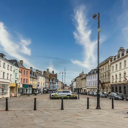 Glevum Lodge - 2 Bedroom Town Centre Apartment Cirencester Exterior photo