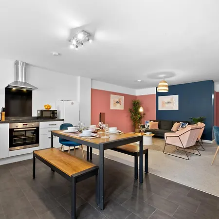 Glevum Lodge - 2 Bedroom Town Centre Apartment Cirencester Exterior photo