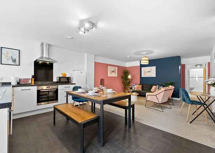 Glevum Lodge - 2 Bedroom Town Centre Apartment
