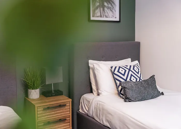 Glevum Lodge - 2 Bedroom Town Centre Apartment