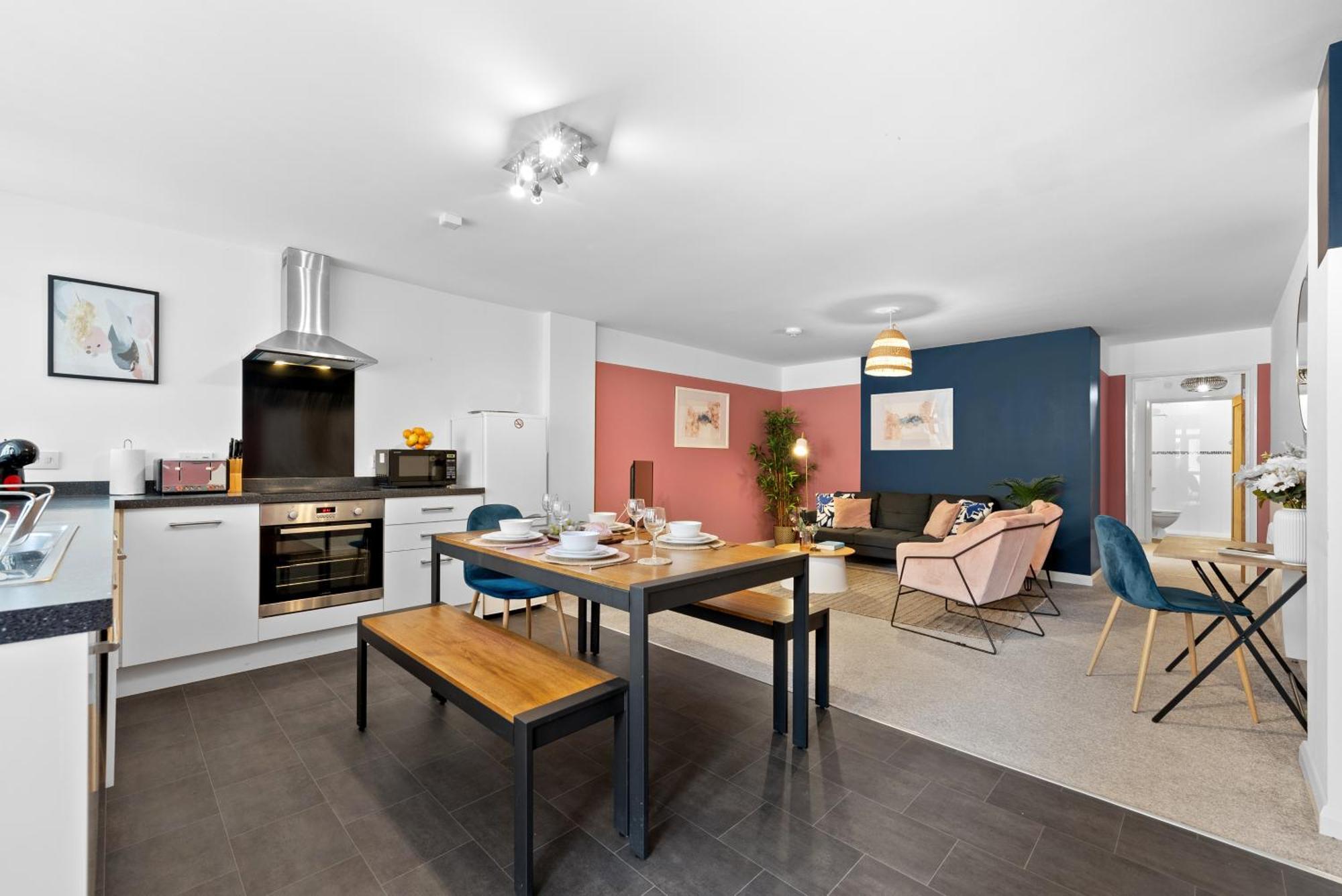 Glevum - 2 Bedroom Town Centre Apartment *