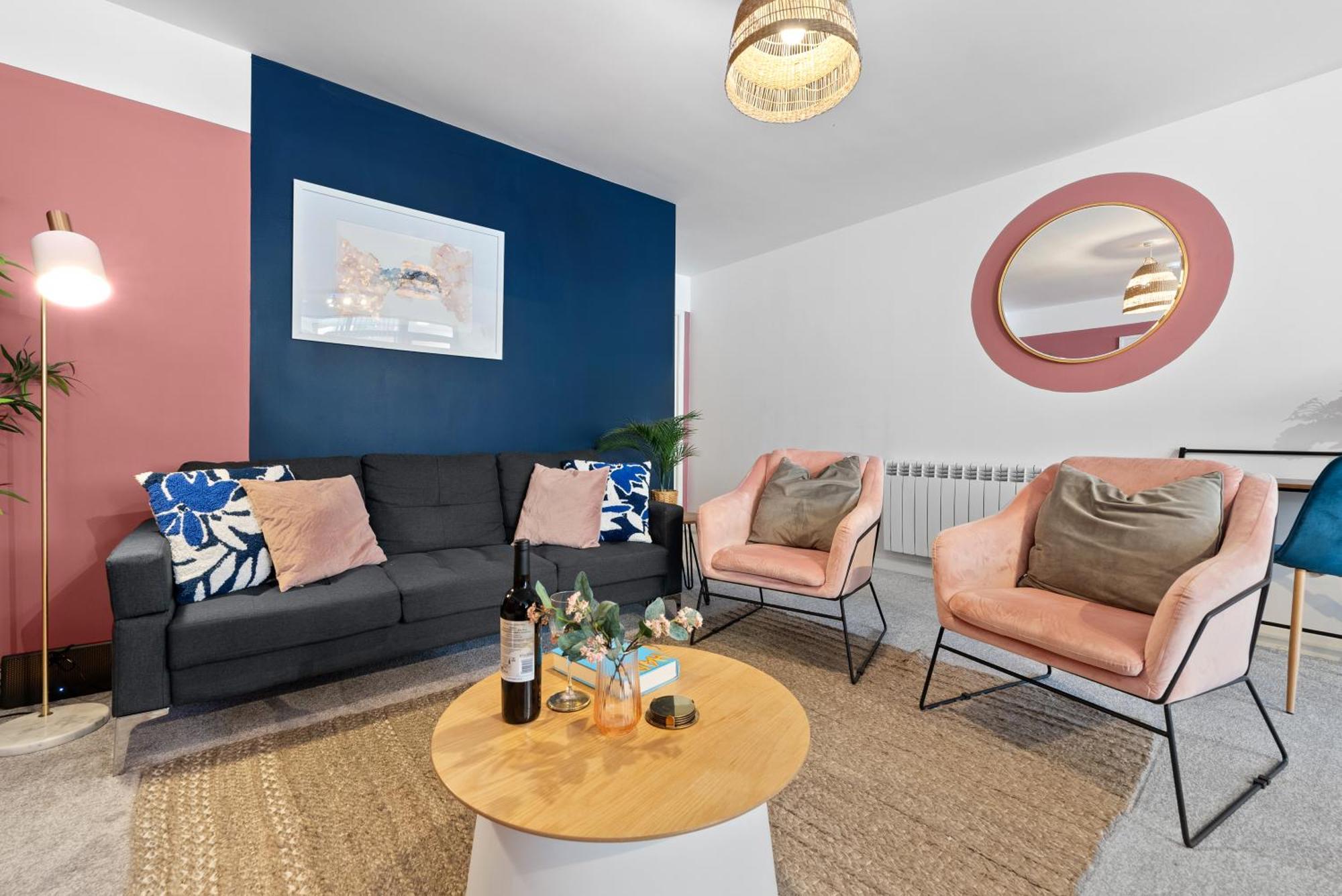 Glevum - 2 Bedroom Town Centre Apartment Cirencester