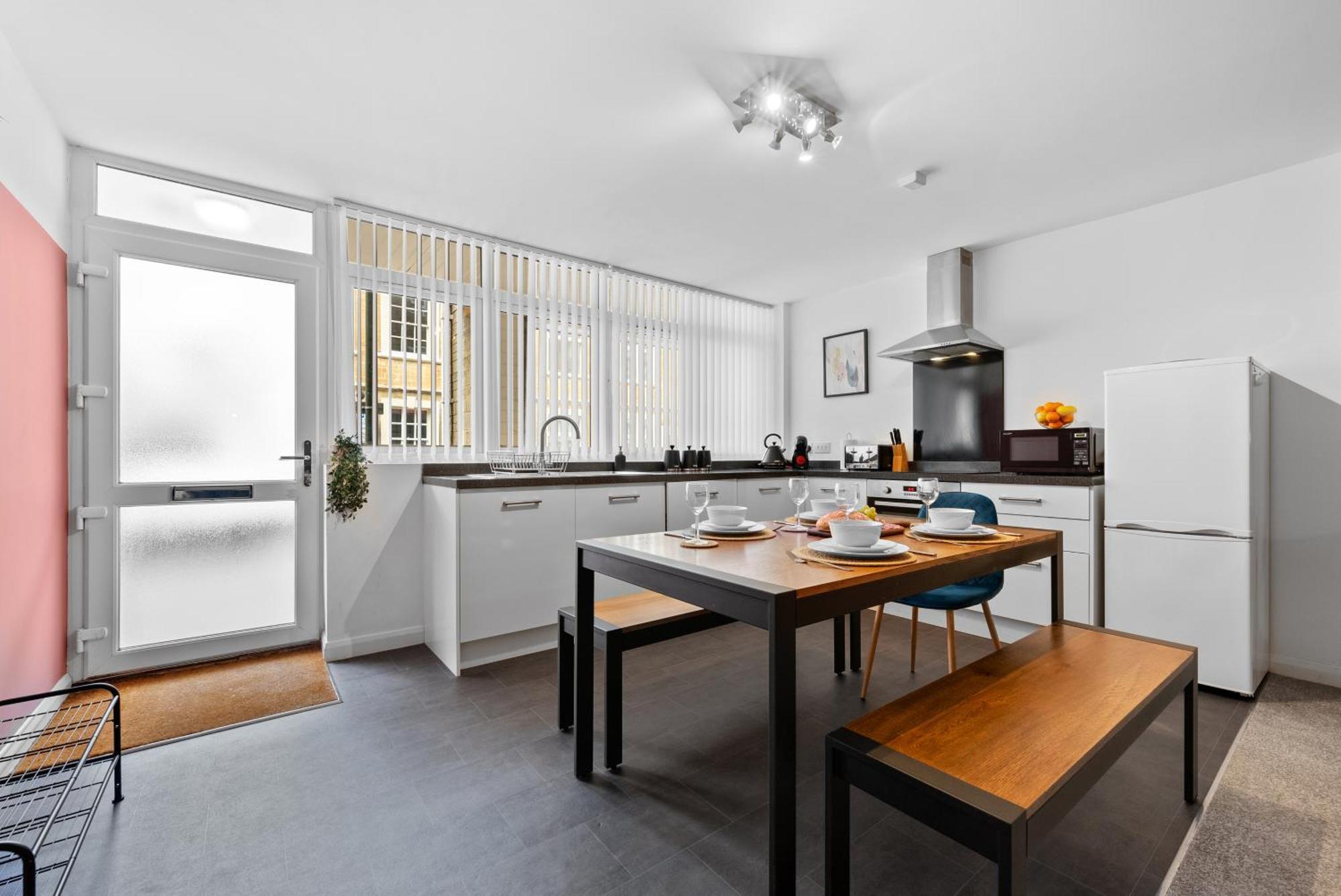Glevum - 2 Bedroom Town Centre Apartment *